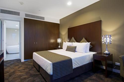 En eller flere senge i et værelse på Hotel 115