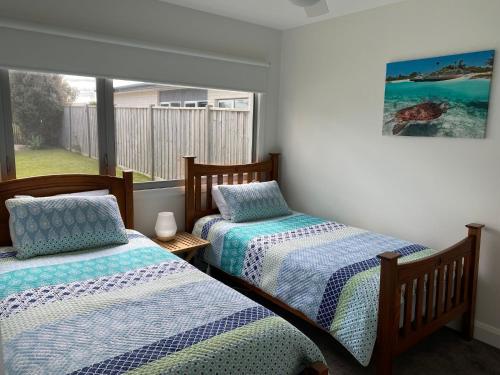 Cama ou camas em um quarto em Sunnyside - Surf Side, Linen and Wifi included