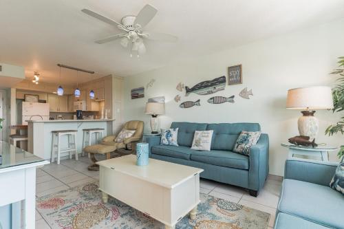 Relaxing Condo, Great Location, 3 Minute Walk To The Beach Condo