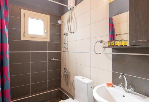 Very Spacious and Well Equipped Room near the Sea