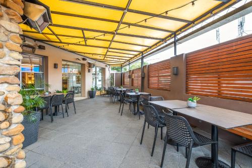 Toongabbie Hotelにあるレストランまたは飲食店