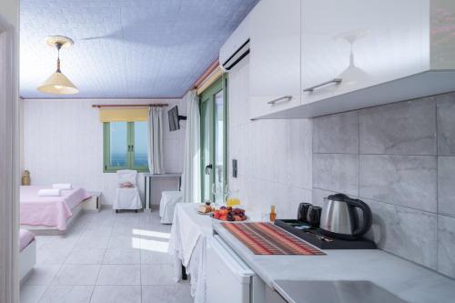Gorgeous Studio for 2 people, Swimming Pool and Sea View