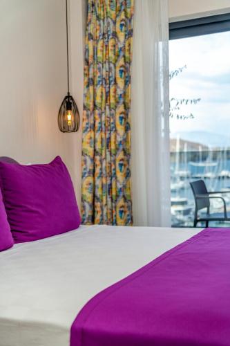Postel nebo postele na pokoji v ubytování Ece Marina Suites