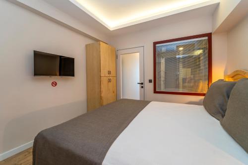 TV a/nebo společenská místnost v ubytování Ece Marina Suites