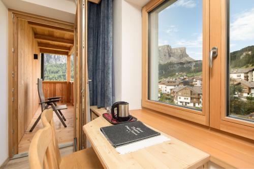 Nespecifikovaný výhled na hory nebo výhled na hory při pohledu z hotelu