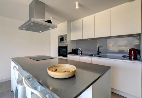Una cocina o zona de cocina en Luxury Apartment in Estepona Nova