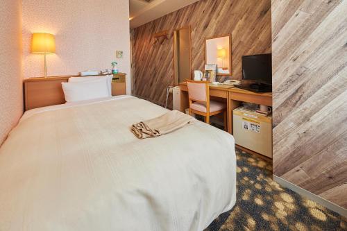 Una cama o camas en una habitación de Annex Royal Hotel