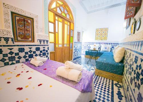 Ένα ή περισσότερα κρεβάτια σε δωμάτιο στο Palais Fes Yahya - family hosting