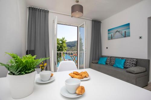 Apartment Blue Pearl