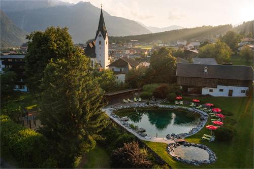 Nespecifikovaný výhled na hory nebo výhled na hory při pohledu z hotelu