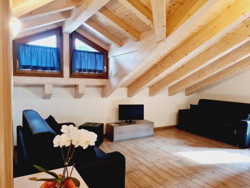 a living room with two chairs and a tv at Chalet Selva in Valdidentro