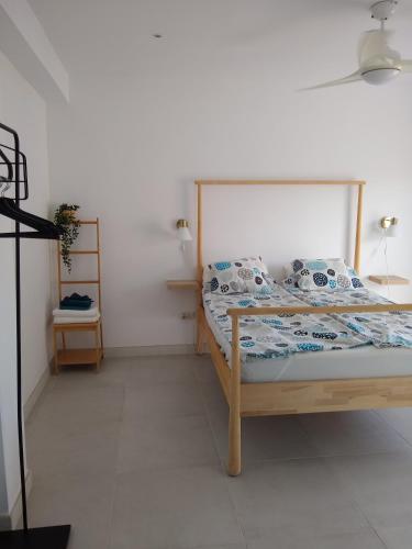 1 dormitorio con 1 cama en una habitación en Maestro Concepcion Guidet, en Fuengirola