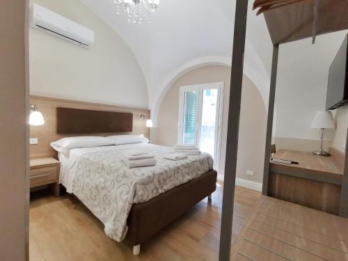 a bedroom with a bed and a large window at Opera Relais 85 in Messina