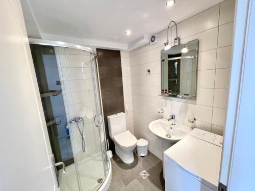 Ett badrum på Xenias Rooms Apartments