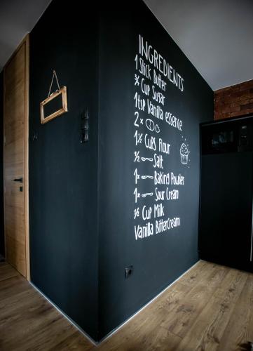 a room with a wall with white writing on it at Apartman PAOLA in Slavonski Brod
