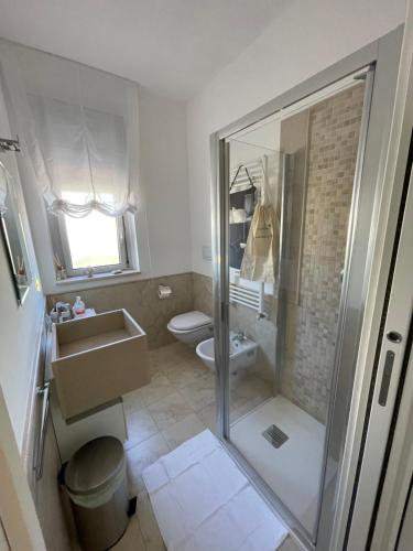 Kleos suite tesisinde bir banyo