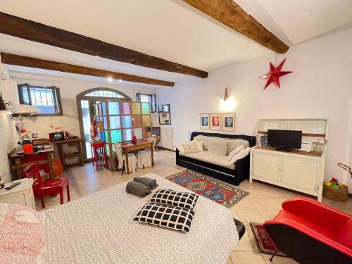 a living room with two beds and a couch at La casa degli zii in Ferrara