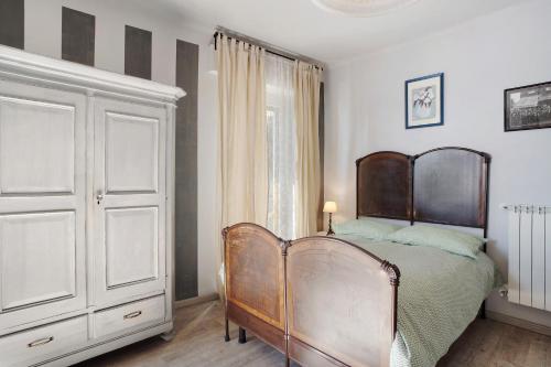 a bedroom with a bed and a dresser at Casa Raineri 200 mt dal mare in Imperia
