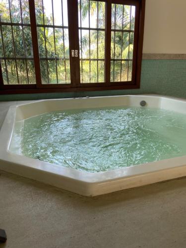 a bath tub filled with water in a room at Apartamento em Pedra Azul, Condomínio Vista Azul in Pedra Azul