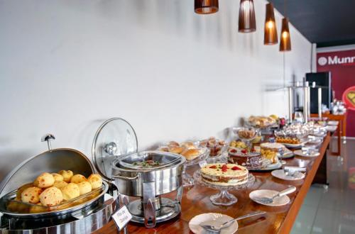 Makanan di atau berdekatan hotel