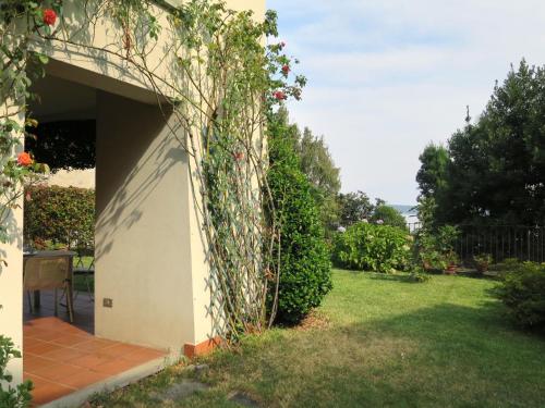 a ivy covered wall on the side of a house at Apartment Lo Scoiattolo by Interhome in Belgirate