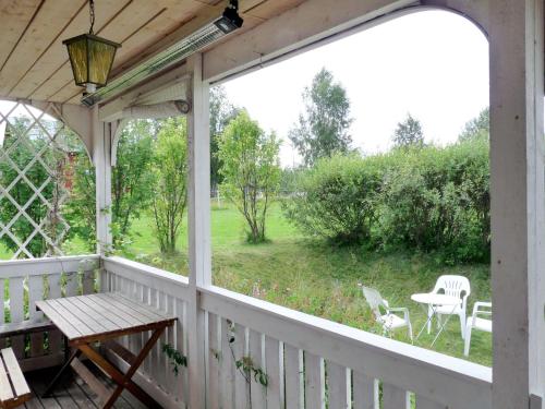 a screened porch with a view of a yard at Chalet Vemhån Östholmen - HJD061 by Interhome in Vemhån
