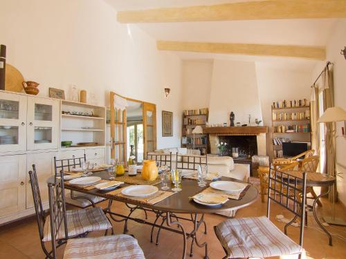 a kitchen and dining room with a table and chairs at Holiday Home Les Cairnes by Interhome in Viens