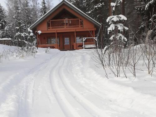 Holiday Home Wilkkilä by Interhome през зимата