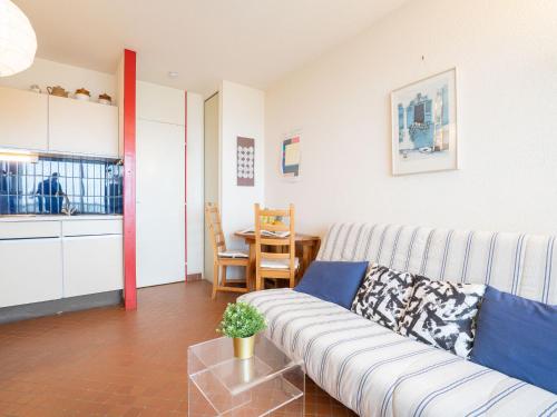 Studio Les Belles Plages-6 by Interhome
