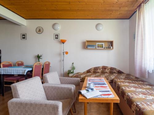 Posezení v ubytování Apartment Rabyně-1 by Interhome