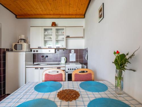 Kuchyň nebo kuchyňský kout v ubytování Apartment Rabyně-1 by Interhome