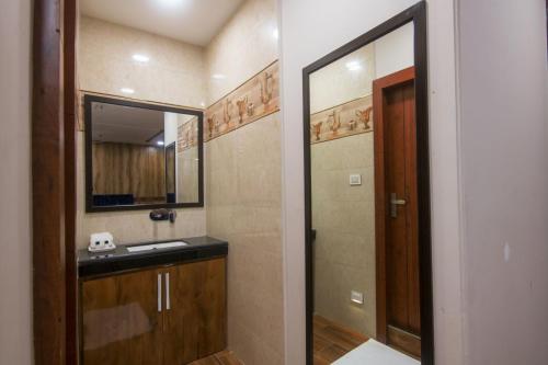 Ένα μπάνιο στο Tripli Hotels Shivaay