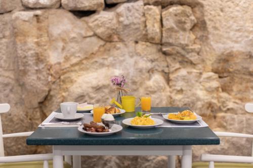 Opcions d'esmorzar disponibles a Legendary Porto Hotel