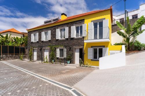 Casa Amarela Apartments - by Casas na Ilha