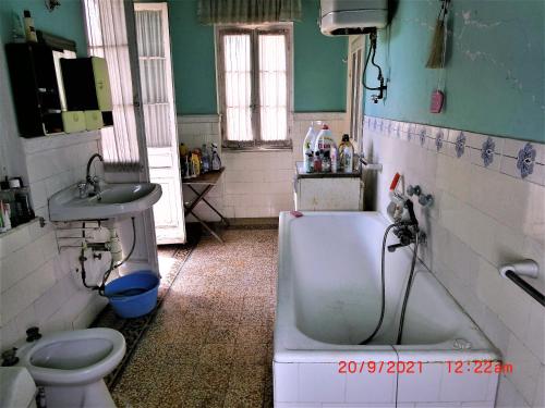 Ami's House only for WOMEN dormer tesisinde bir banyo