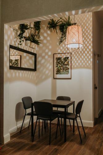 a dining room with a table and chairs at Elvas the Queen Residence in Elvas