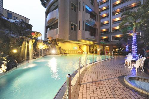 Sundlaugin á Kenting Holiday Hotel eða í nágrenninu
