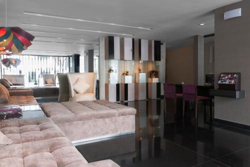 a living room with a couch and a table at Arawi Miraflores Prime in Lima
