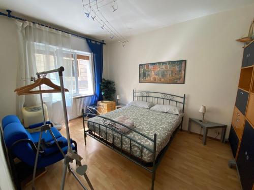 A bed or beds in a room at Juliet Room
