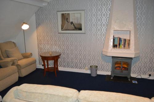 A seating area at Holiday Apartment Dunfermline 