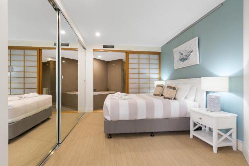 Ένα ή περισσότερα κρεβάτια σε δωμάτιο στο Cotton Beach Resort - Tweed Coast Holidays ®