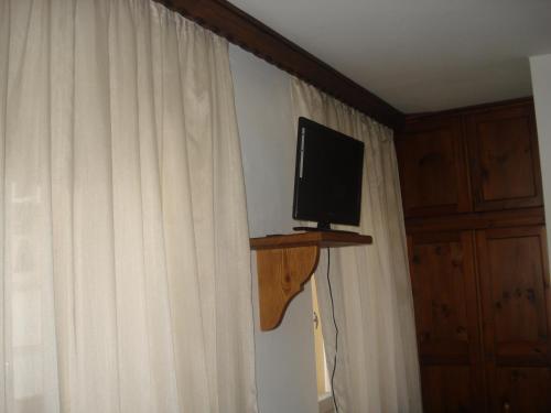 A television and/or entertainment centre at Albergo Larese