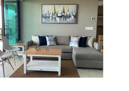 a living room with a couch and a table at Hermosa Playa en Acapulco Diamante, Isla Residence in Acapulco