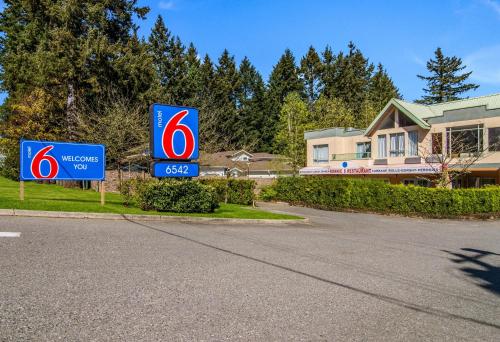 a street sign in front of a house at Motel 6 Surrey, Bc in Surrey