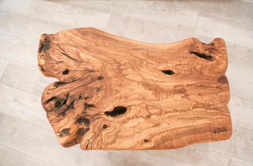 a piece of wood that looks like a horse head at Hostal Casa de Luna y Sol in Úbeda