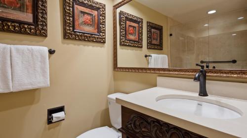 Un baño de Victorian Inn