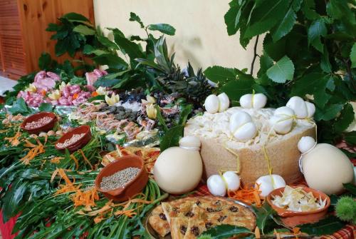 a table with eggs and other food on it at Hotel Lo Sciatore in San Massimo