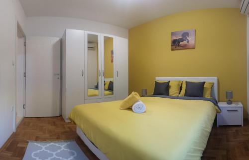 Postel nebo postele na pokoji v ubytování APARTMAN SUNFLOWER