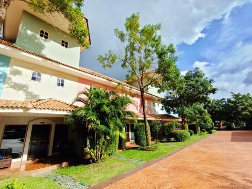 Gallery image of P.Paradise Hotel in Kamphaeng Phet