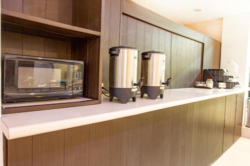 a kitchen with two coffee machines on a counter at Caribe Princess in Chetumal